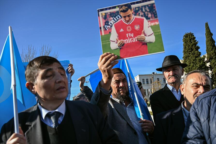 Mesut Özil, Kina