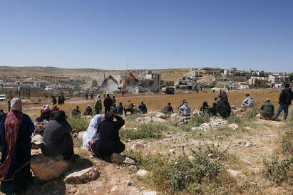 Palestinere ser husene sine bli revet